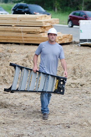 6' Fiberglass Step ladder (In store pick-up only)